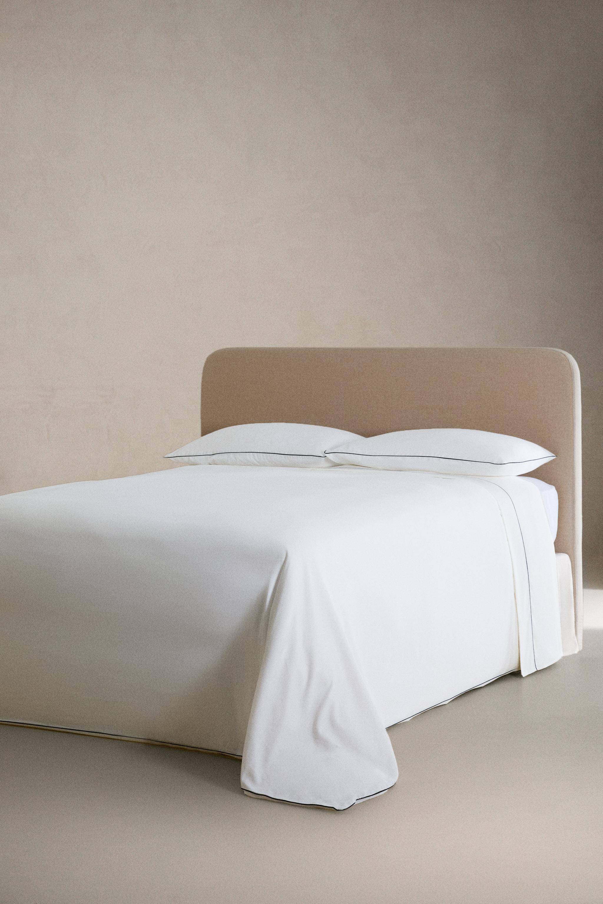 SATEEN FLAT SHEET WITH PIPING